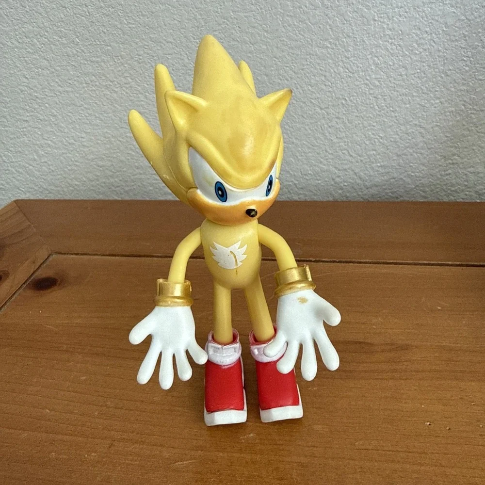 SEGA Sonic the Hedgehog Super Sonic Posable PVC Action Figurine 5.5